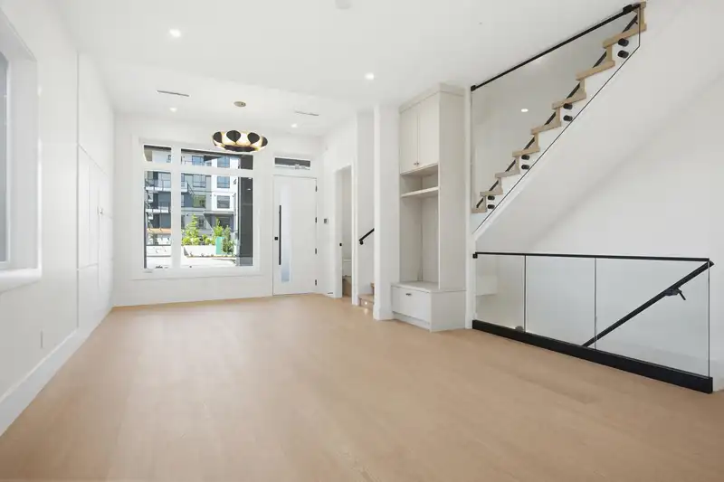 15630 23A AVENUE - photo 4 of 40