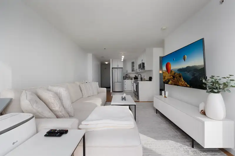 2207 13618 100 AVENUE - photo 3 of 20