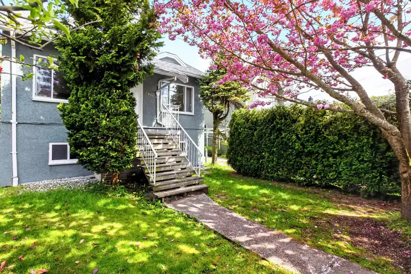2975 W 8TH AVENUE - photo 3 of 37