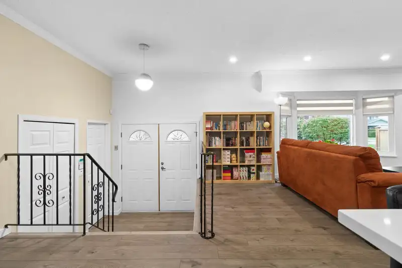 1037 SPRUCE AVENUE - photo 3 of 24