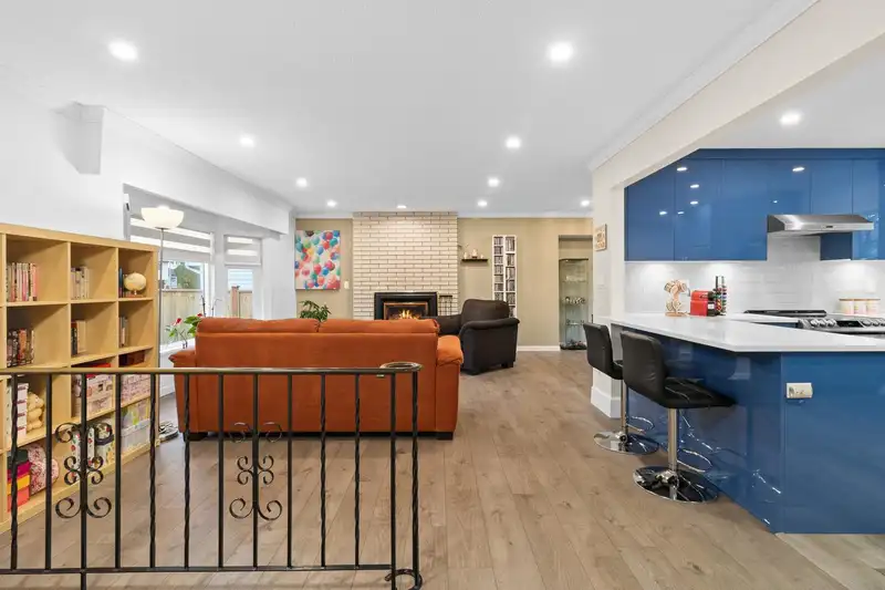 1037 SPRUCE AVENUE - photo 4 of 24