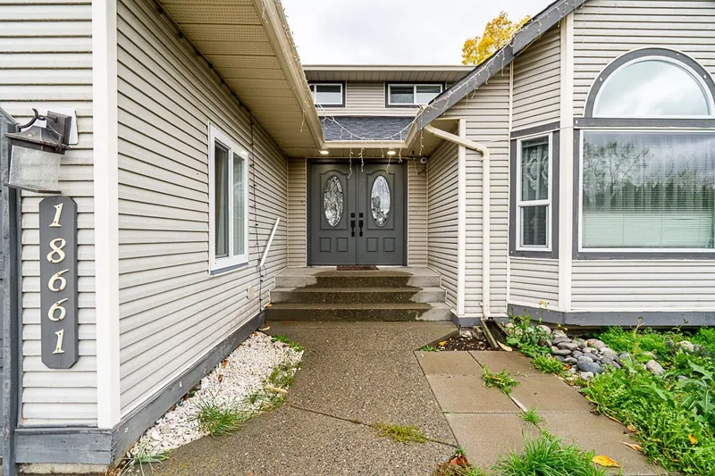 18661 56 AVENUE AVENUE - photo 3 of 25