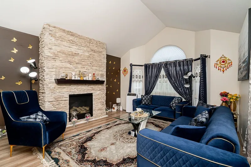 18661 56 AVENUE AVENUE - photo 4 of 25