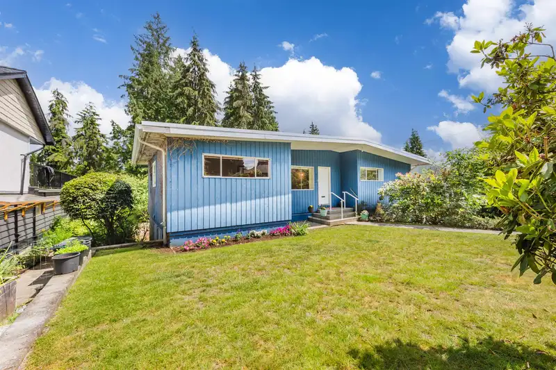 2224 GREYLYNN CRESCENT - photo 3 of 31