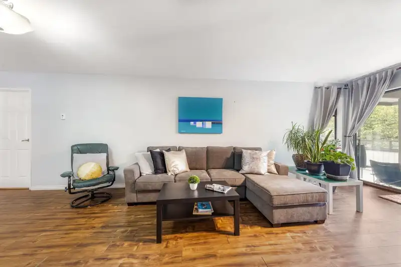 236 15153 98 AVENUE - photo 2 of 17