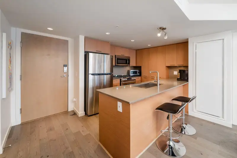 513 95 MOODY STREET - photo 4 of 40