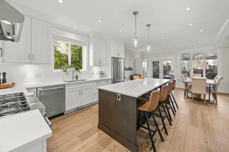 244 E 18TH STREET - photo 2 of 25