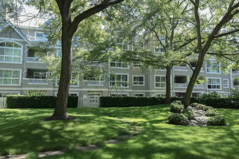 121 5900 DOVER CRESCENT - photo 1 of 17