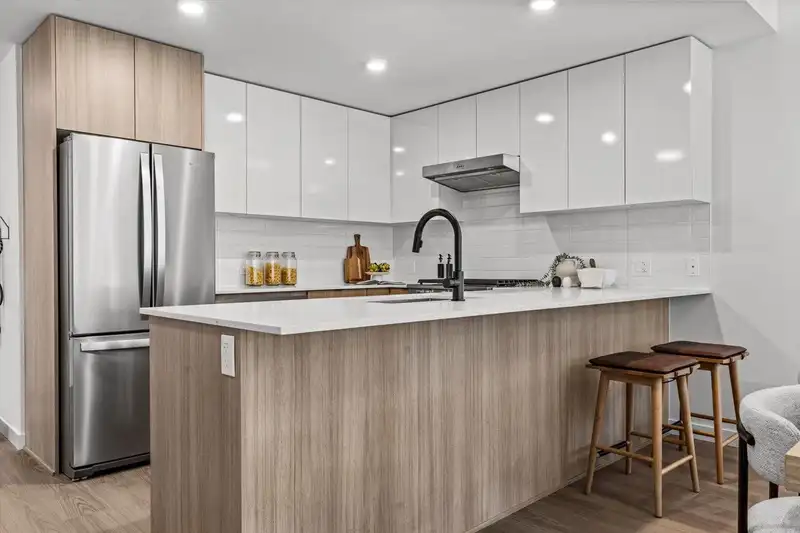 101 2277 HAWTHORNE AVENUE - photo 3 of 36