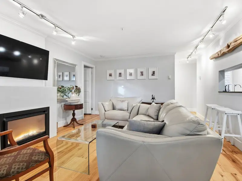 105 518 THIRTEENTH STREET - photo 3 of 22