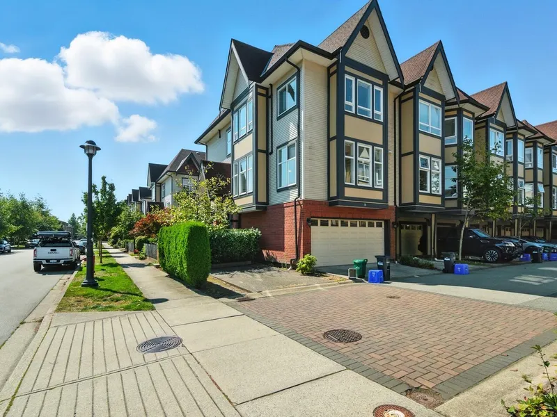 18 6099 ALDER STREET - photo 2 of 25