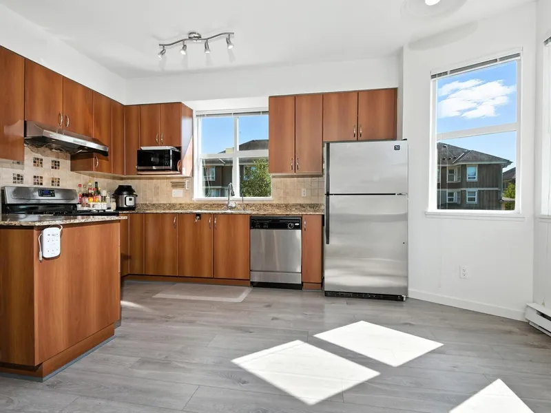 18 6099 ALDER STREET - photo 3 of 25