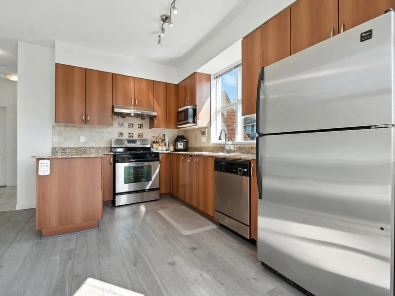 18 6099 ALDER STREET - photo 4 of 25