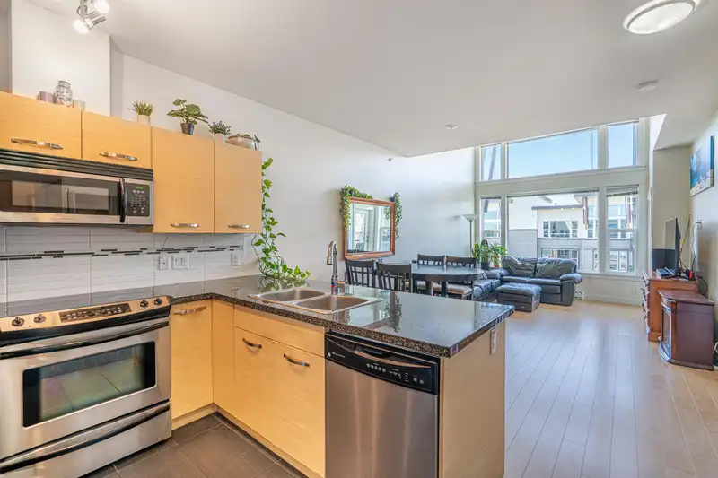 416 33538 MARSHALL ROAD - photo 1 of 21