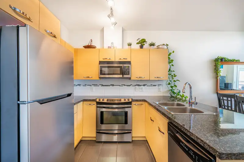 416 33538 MARSHALL ROAD - photo 4 of 21