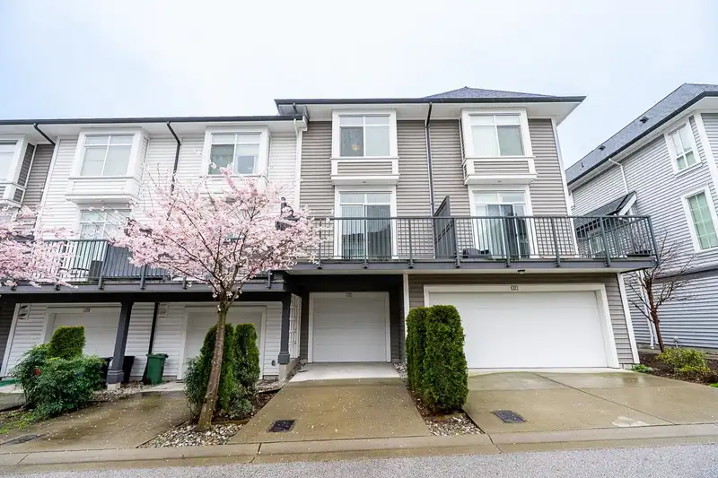 28 2838 LIVINGSTONE AVENUE - photo 1 of 39