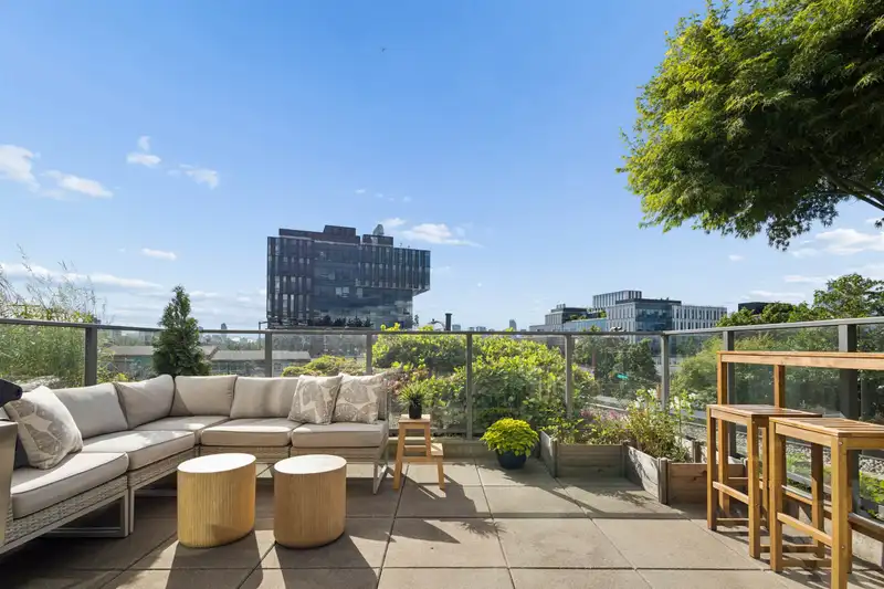 405 210 E 5TH AVENUE - photo 4 of 39