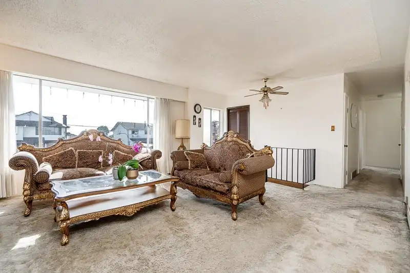 343 PEMBINA STREET - photo 3 of 29