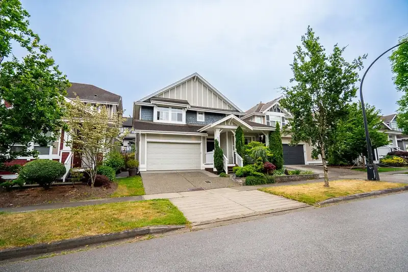 15188 61 AVENUE - photo 1 of 36