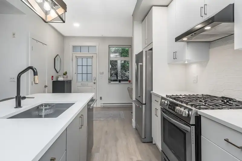 2268 ST. GEORGE STREET - photo 4 of 30