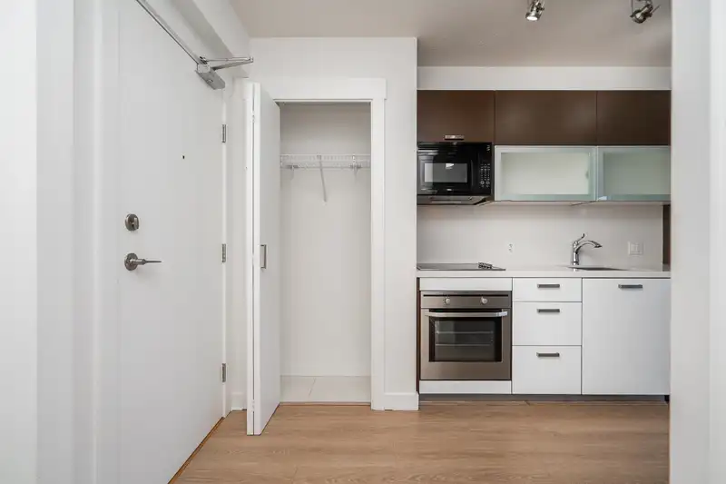 2112 10777 UNIVERSITY DRIVE - photo 4 of 32