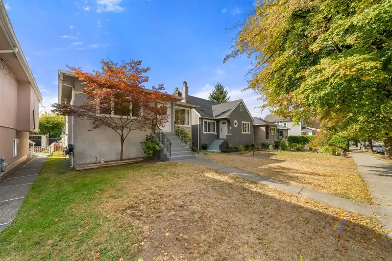 2554 ADANAC STREET - photo 2 of 40