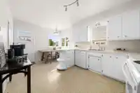 2554 ADANAC STREET - thumbnail 14