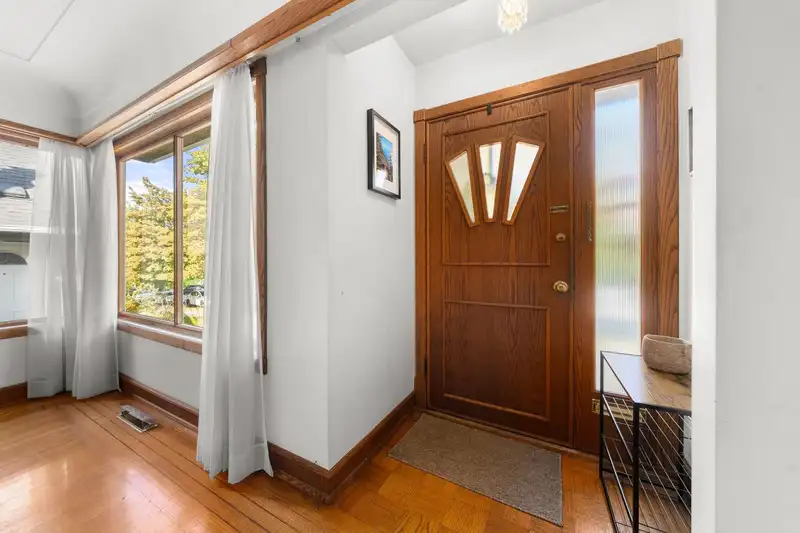 2554 ADANAC STREET - photo 3 of 40