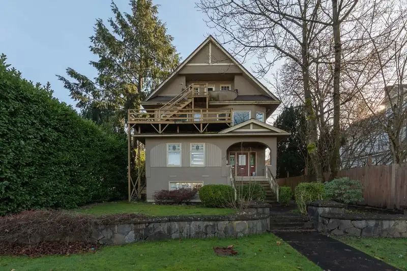 236 W 12TH AVENUE - photo 2 of 32