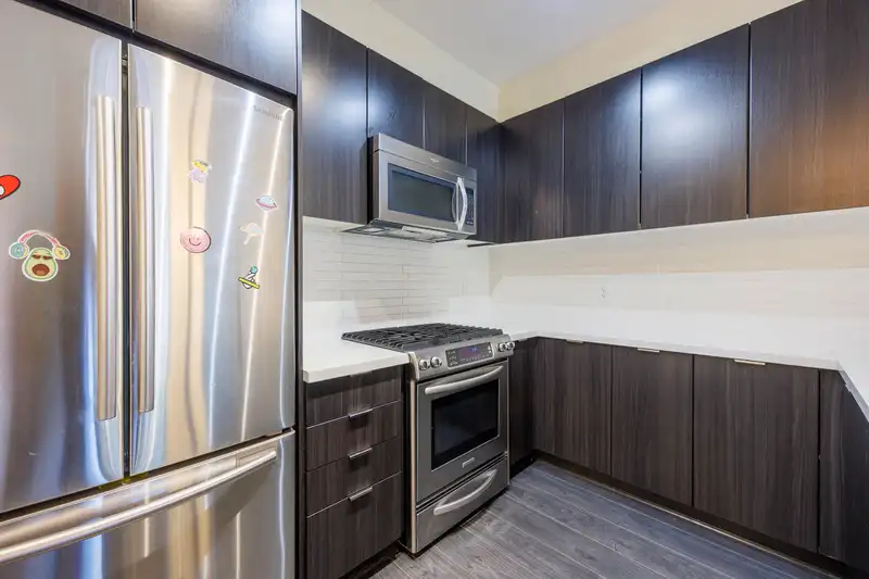 213 3107 WINDSOR GATE - photo 2 of 27