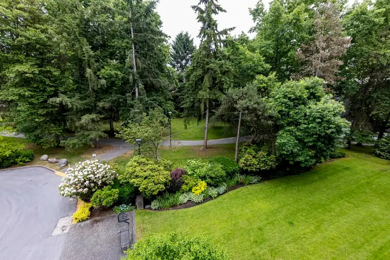 407 4101 YEW STREET - photo 4 of 32