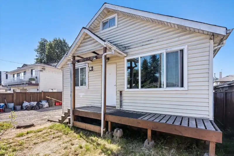 12768 112B AVENUE - photo 4 of 37