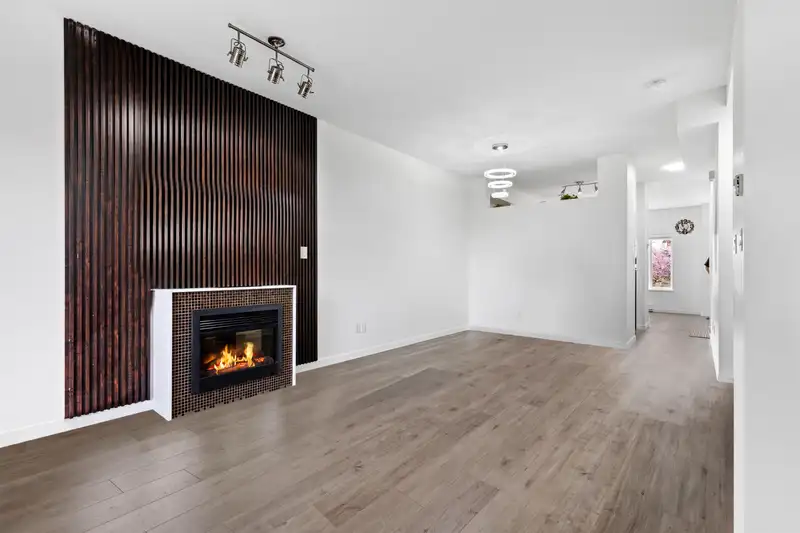 103 18701 66 AVENUE - photo 4 of 23