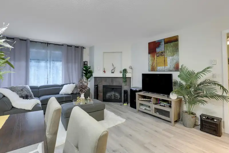 201 14885 105TH AVENUE - photo 4 of 29