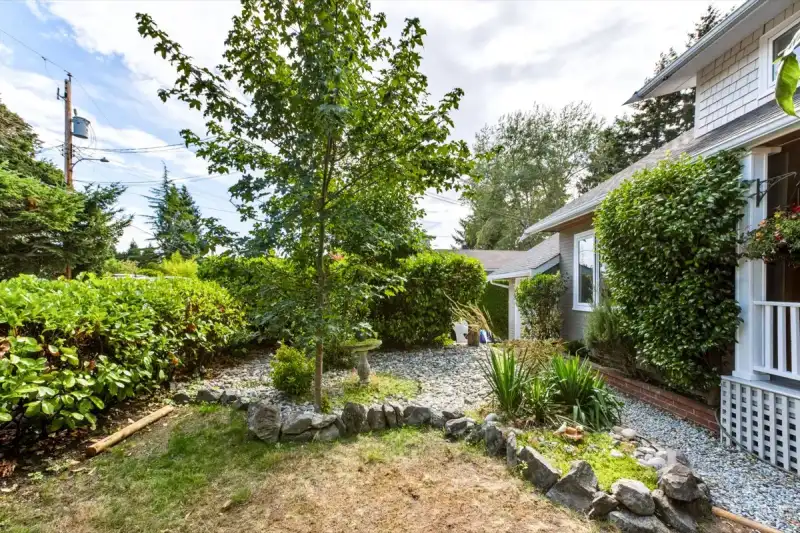 1345 COMPSTON CRESCENT - photo 3 of 39