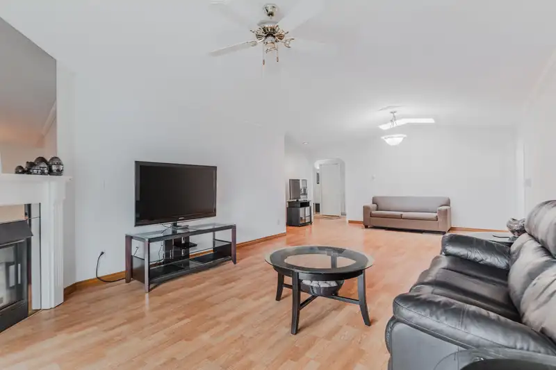 210 10584 153 STREET - photo 2 of 35