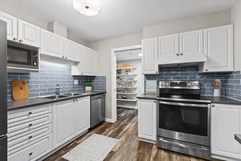 220 2750 FAIRLANE STREET - photo 4 of 33