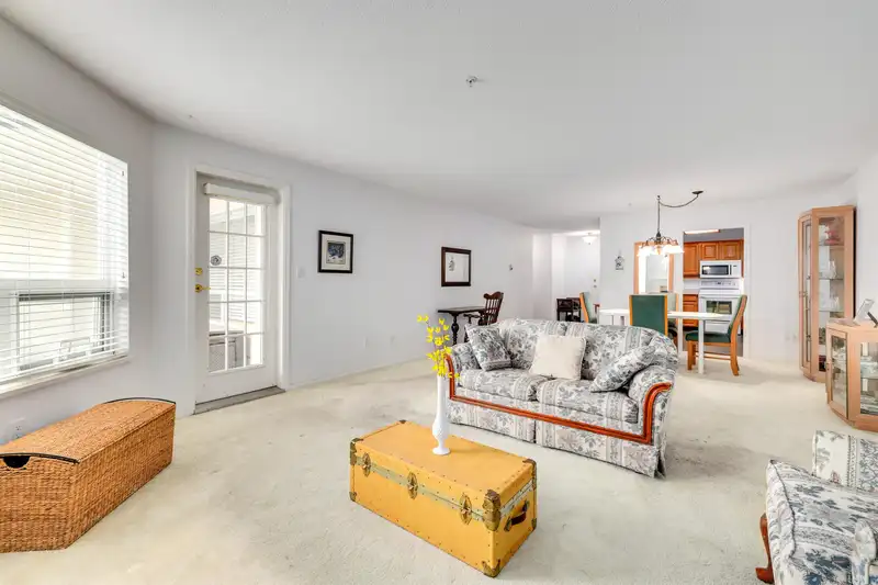 203 15255 18 AVENUE - photo 4 of 28