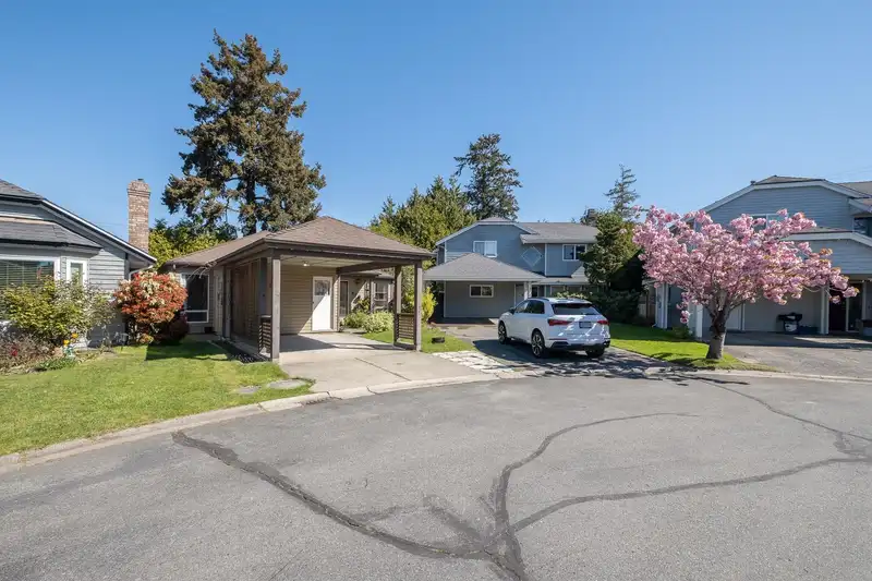 4786 CEDAR TREE LANE - photo 2 of 25