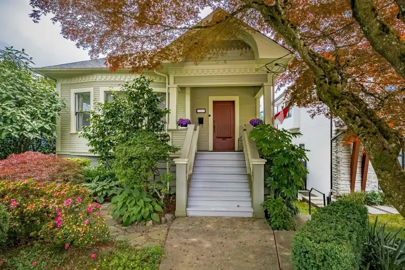 1104 EDINBURGH STREET - photo 1 of 36
