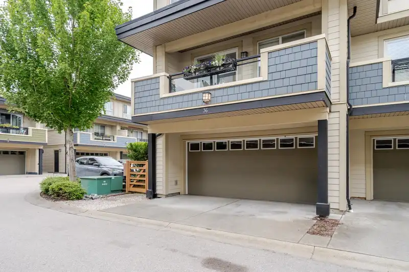 36 19477 72A AVENUE - photo 3 of 38
