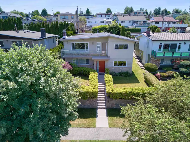3014 E 14TH AVENUE - photo 2 of 13