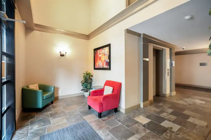 101 2955 DIAMOND CRESCENT - photo 4 of 19