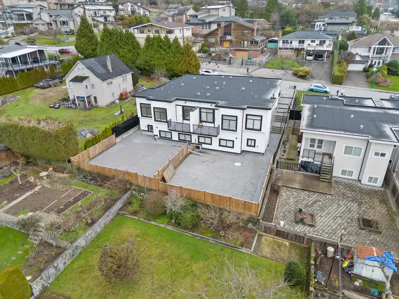 1155 PHILLIPS AVENUE - photo 1 of 39