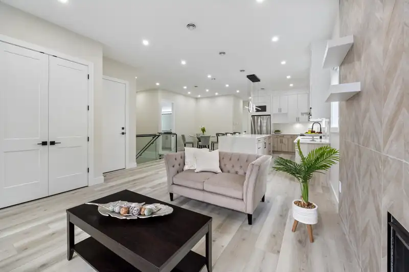 1155 PHILLIPS AVENUE - photo 2 of 39