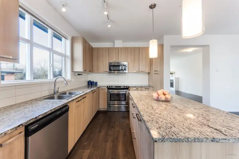 1 8355 164 STREET - photo 4 of 32