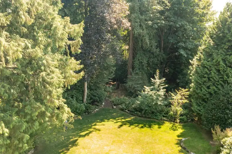 1435 NELSON AVENUE - photo 3 of 7