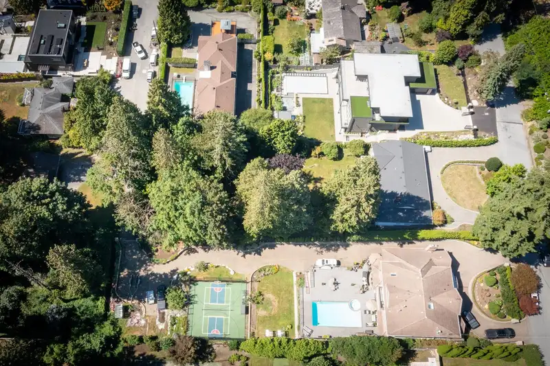 1435 NELSON AVENUE - photo 4 of 7