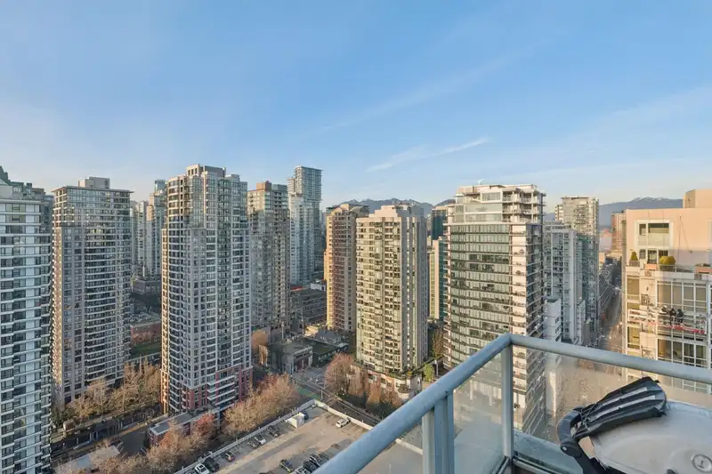 PH5 950 CAMBIE STREET - photo 1 of 40