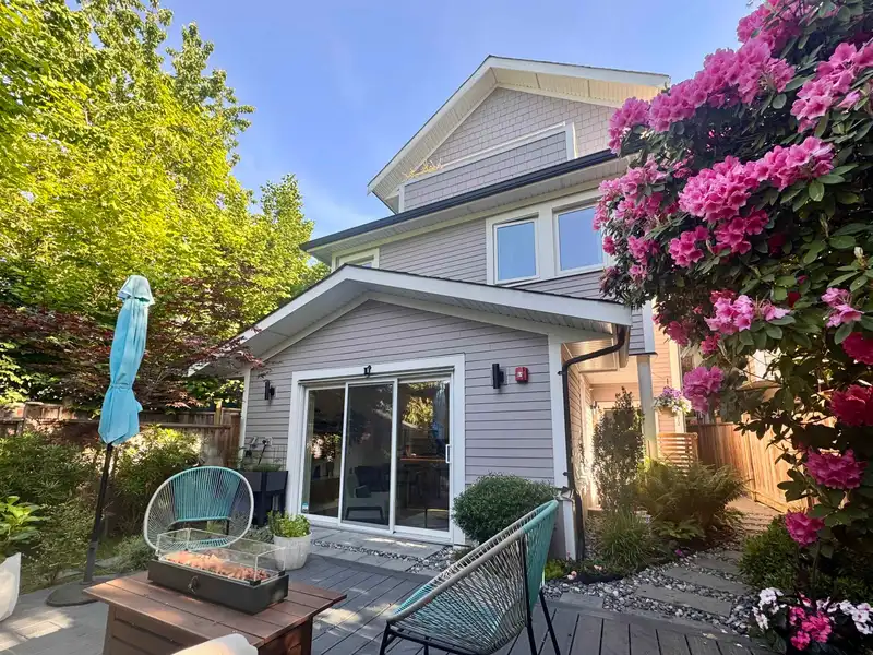 1372 E 10TH AVENUE - photo 1 of 34